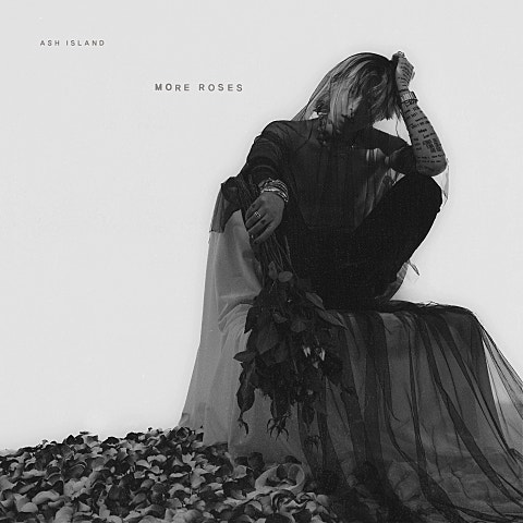 Smoking Roses (Feat.Leellamarz)